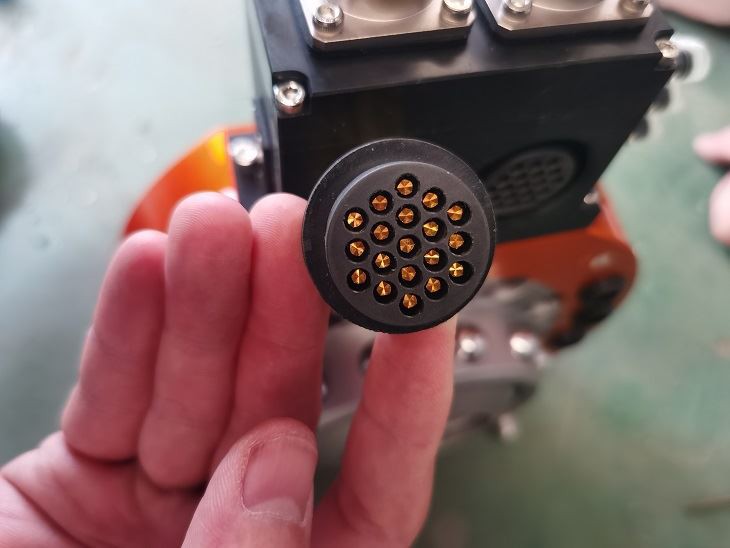 19 Pin Réiteach Ceanglóir Fireann agus Mná