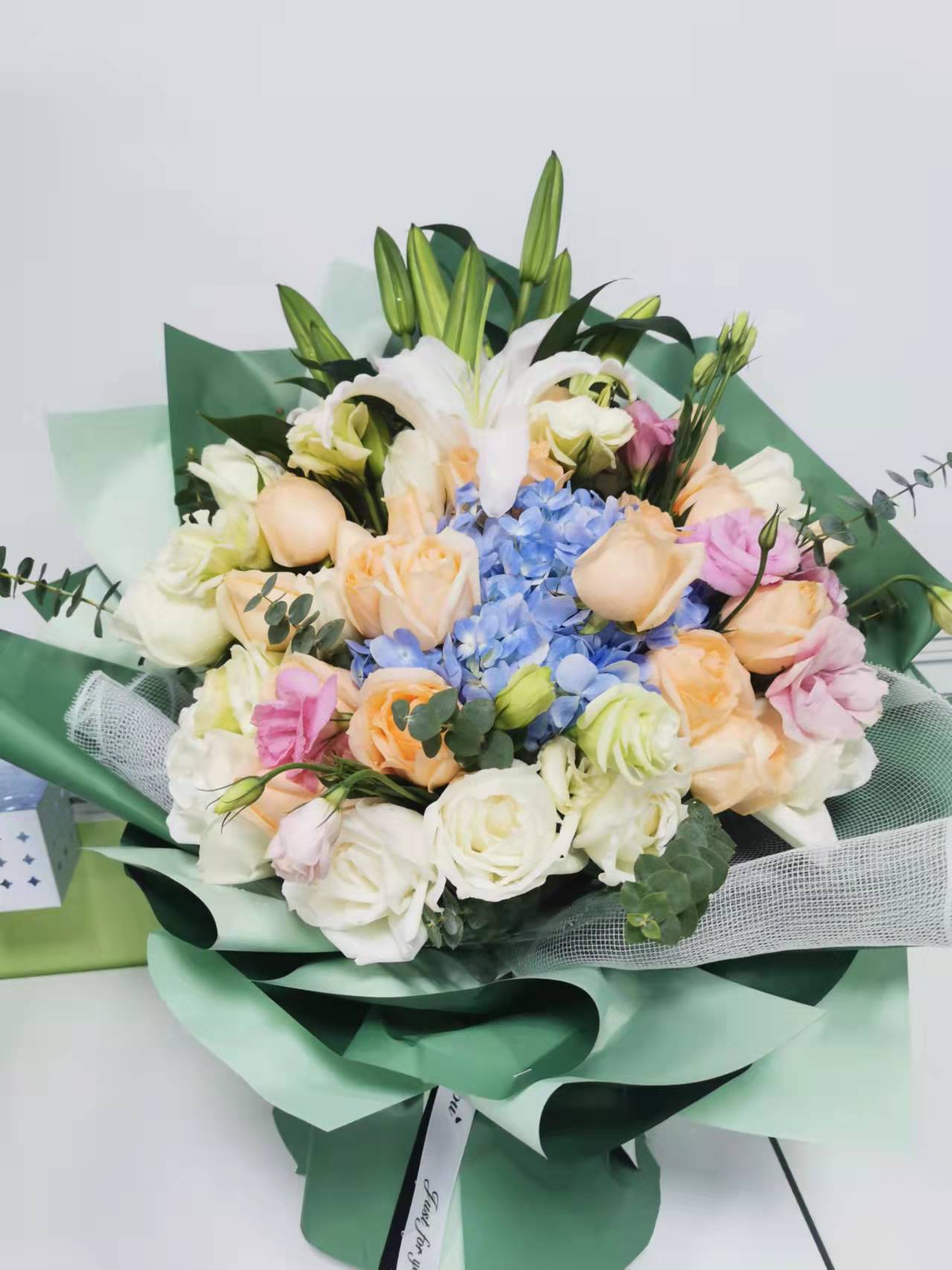 Buíoch Bualadh le chéile agus bogadh ar aghaidh le chéile