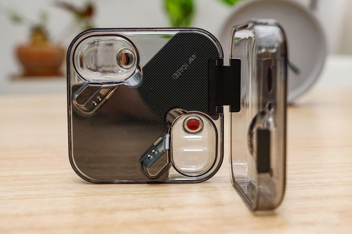 Ní dhéanfaidh aon ní Cluas (1) Earphones Réamhrá